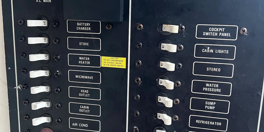 Grady-White Marlin 300