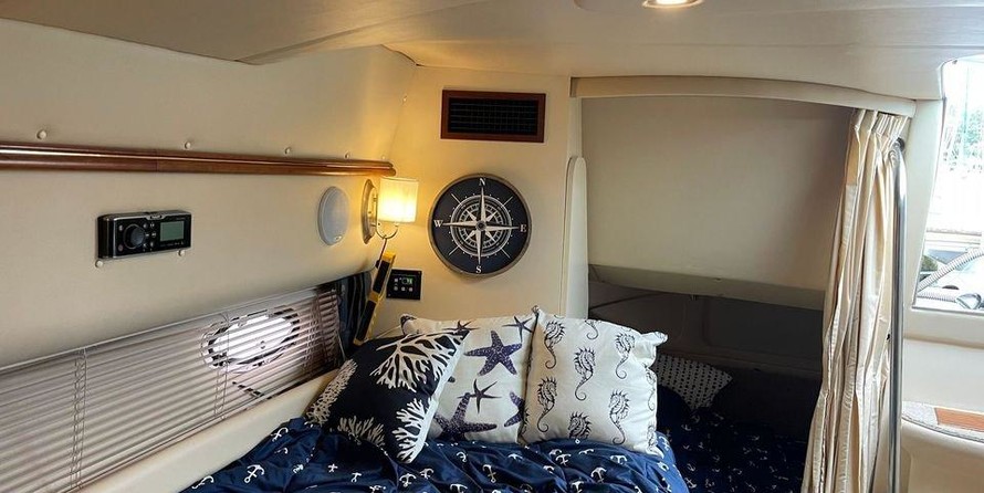 Cruisers yachts 3372 express