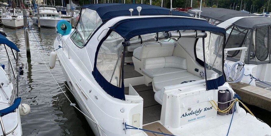 Cruisers yachts 3372 express