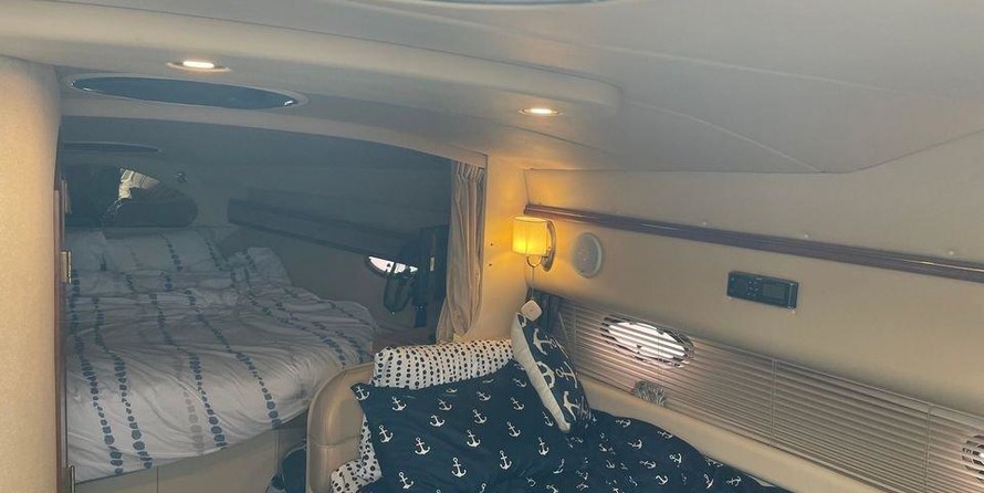 Cruisers yachts 3372 express