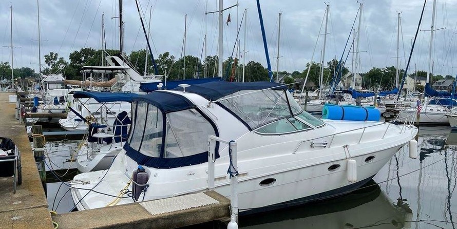 Cruisers yachts 3372 express