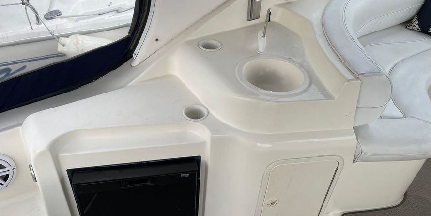 Cruisers yachts 3372 express