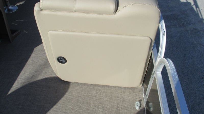 Sun Tracker Fishin Barge 20 DLX