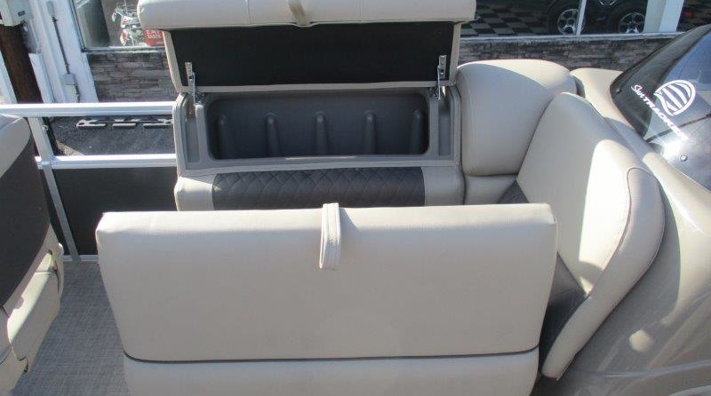 Sun Tracker Fishin Barge 20 DLX