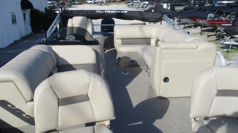 Sun Tracker Fishin Barge 20 DLX