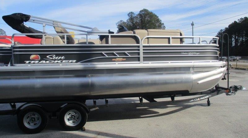 Sun Tracker Fishin Barge 20 DLX