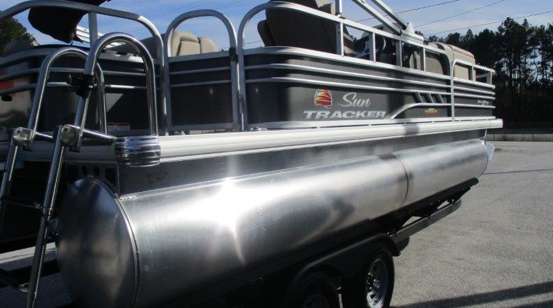 Sun Tracker Fishin Barge 20 DLX