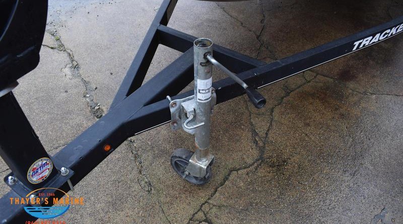 Tracker Guide V-16 Laker DLX T