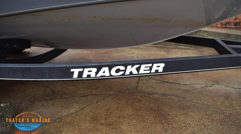 Tracker Guide V-16 Laker DLX T