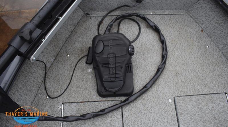 Tracker Guide V-16 Laker DLX T