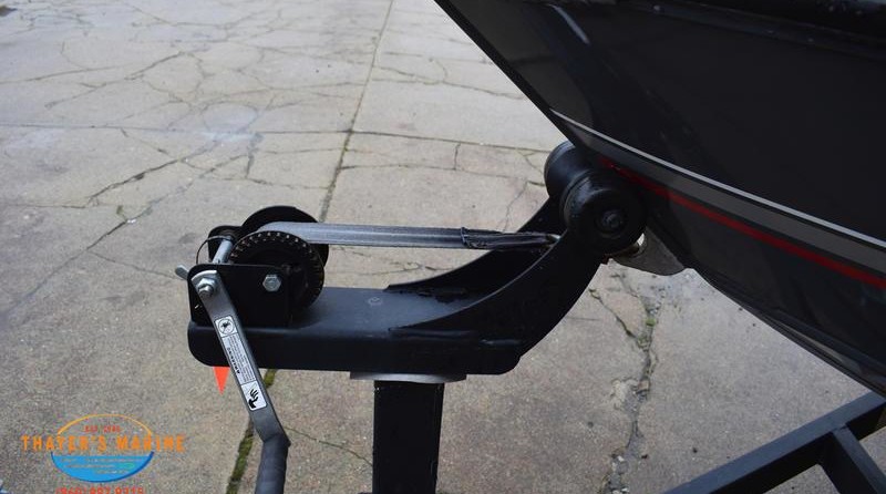 Tracker Guide V-16 Laker DLX T