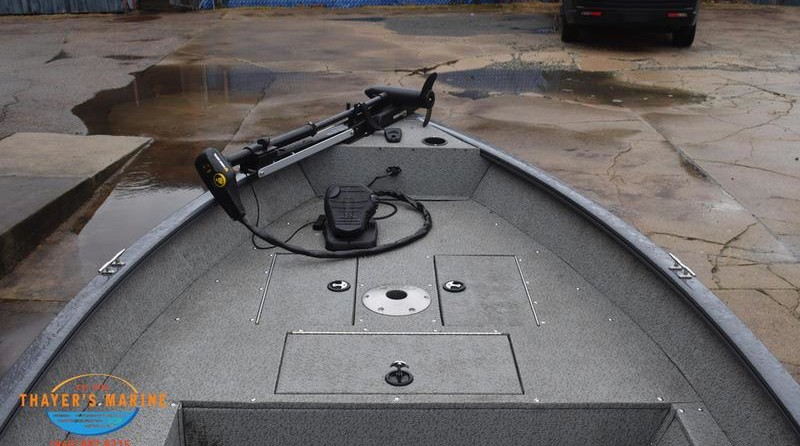 Tracker Guide V-16 Laker DLX T