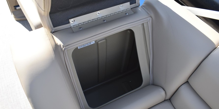 Sunchaser Boats Geneva Cruise 22 LR DH