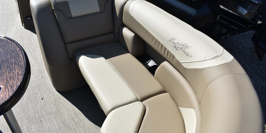 Sunchaser Boats Geneva Cruise 22 LR DH