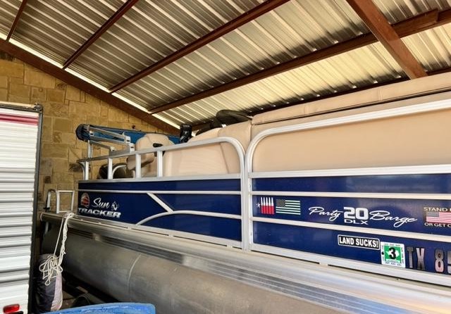 Sun Tracker Party Barge 20 DLX