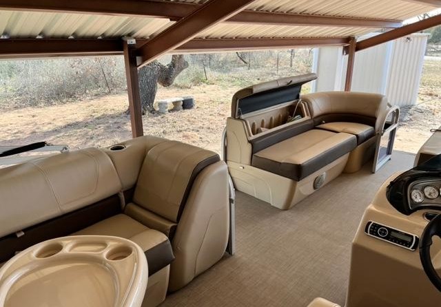 Sun Tracker Party Barge 20 DLX