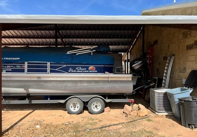 Sun Tracker Party Barge 20 DLX