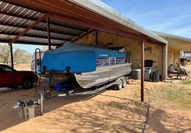 Sun Tracker Party Barge 20 DLX