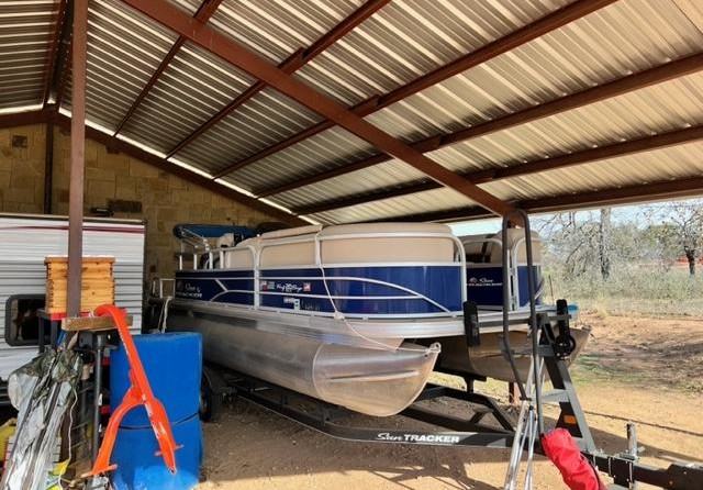 Sun Tracker Party Barge 20 DLX