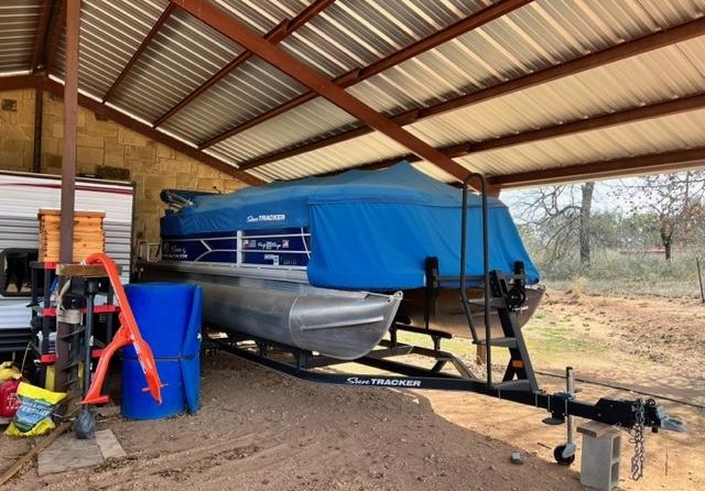 Sun Tracker Party Barge 20 DLX