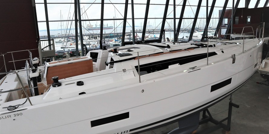Dufour 390