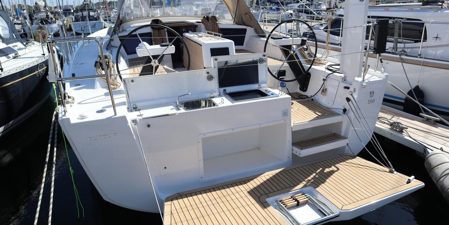 Dufour 390