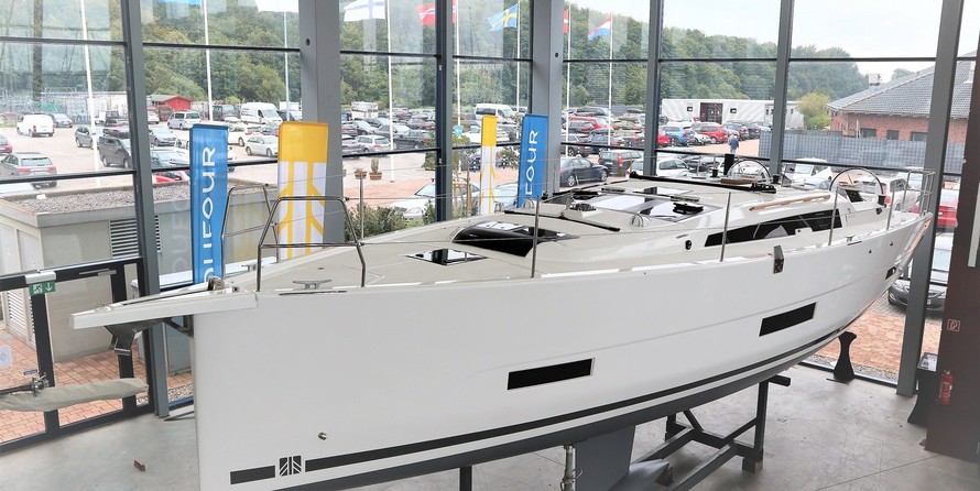 Dufour 390