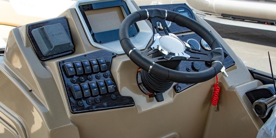 Sunchaser Boats Eclipse 8523 Entertainer