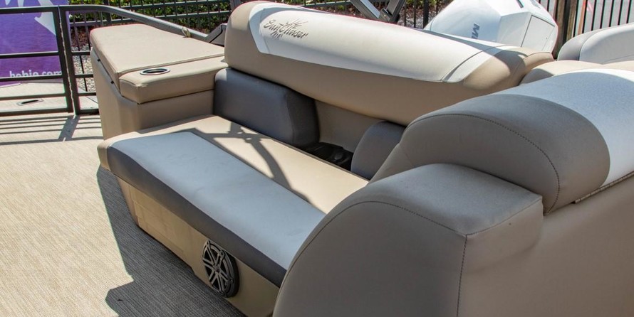 Sunchaser Boats Eclipse 8523 Entertainer