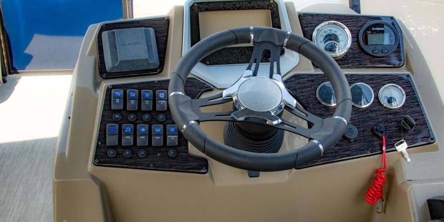 Sunchaser Boats Eclipse 8523 Entertainer