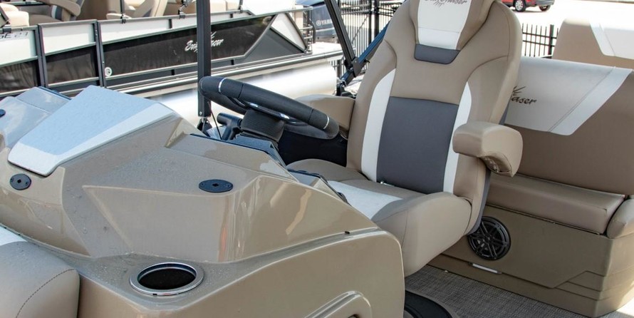 Sunchaser Boats Eclipse 8523 Entertainer