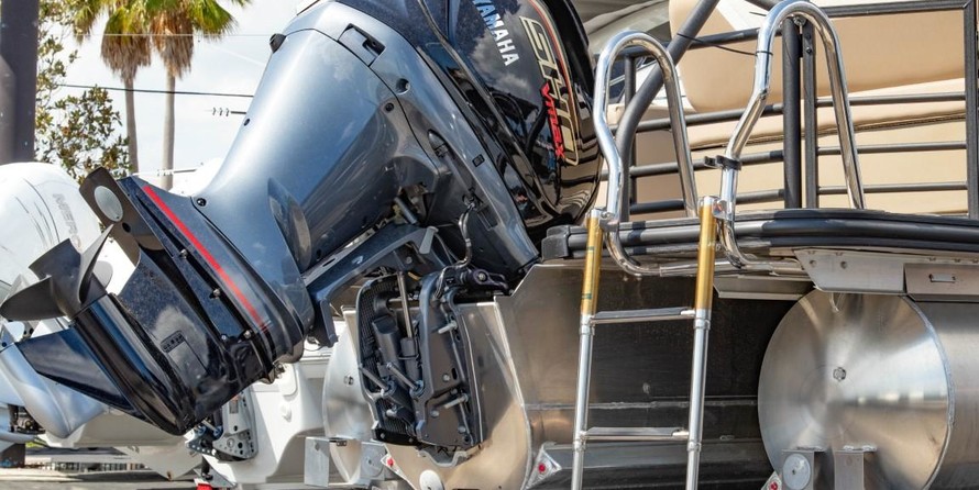 Sunchaser Boats Eclipse 8523 Entertainer