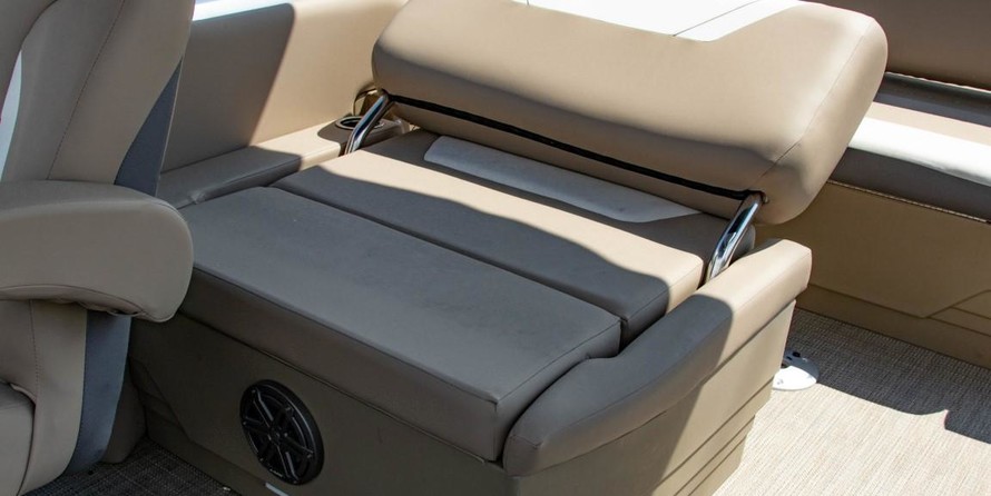 Sunchaser Boats Eclipse 8523 Entertainer