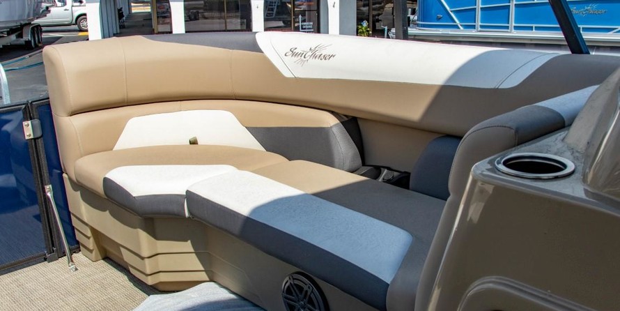 Sunchaser Boats Eclipse 8523 Entertainer