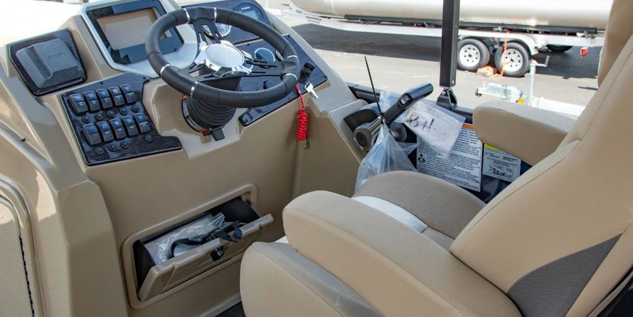 Sunchaser Boats Eclipse 8523 Entertainer