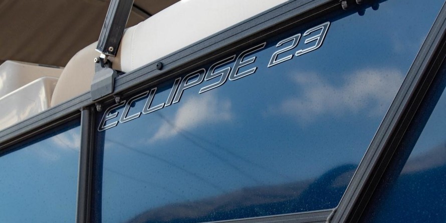 Sunchaser Boats Eclipse 8523 Entertainer