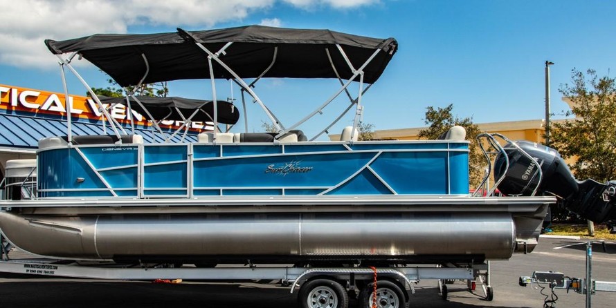 Sunchaser Boats Geneva Cruise 22 LR DH