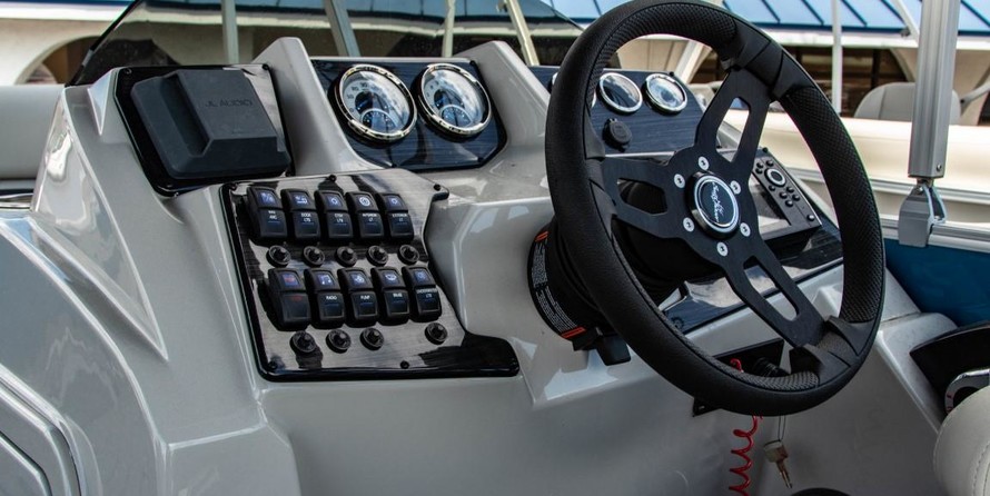 Sunchaser Boats Geneva Cruise 22 LR DH