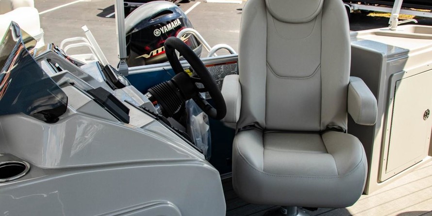 Sunchaser Boats Geneva Cruise 22 LR DH