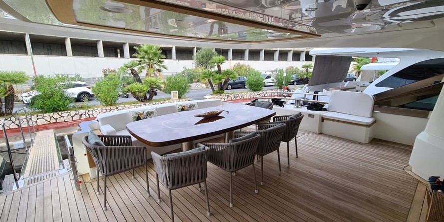 Monte Carlo Yachts 105