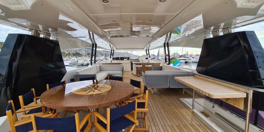 Monte Carlo Yachts 105