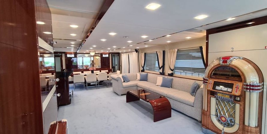 Monte Carlo Yachts 105