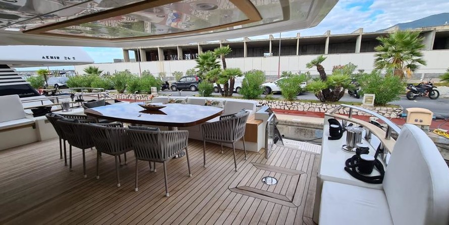 Monte Carlo Yachts 105