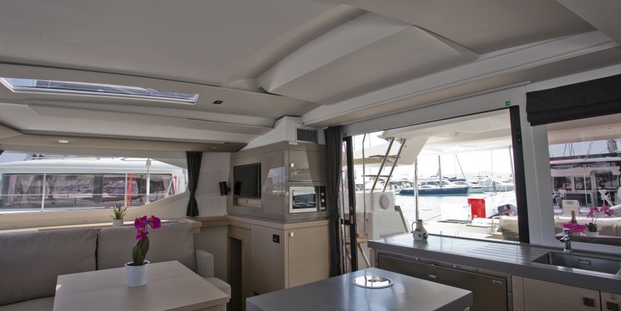 Fountaine Pajot Saona 47