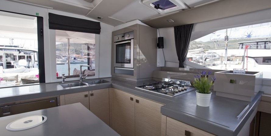 Fountaine Pajot Saona 47
