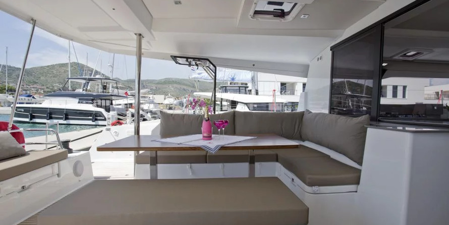 Fountaine Pajot Saona 47