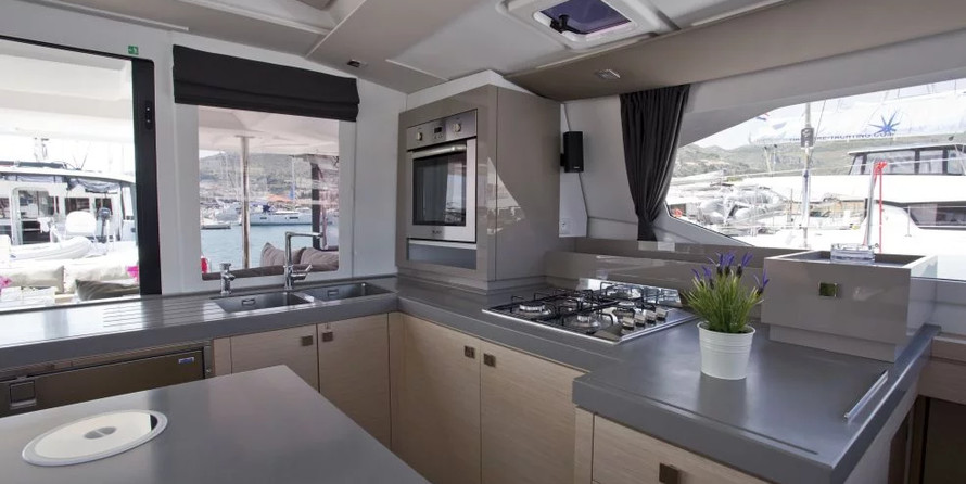 Fountaine Pajot Saona 47