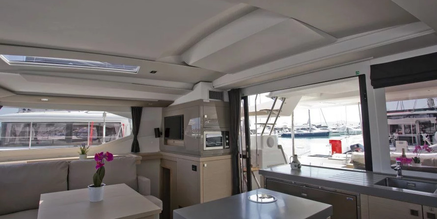 Fountaine Pajot Saona 47