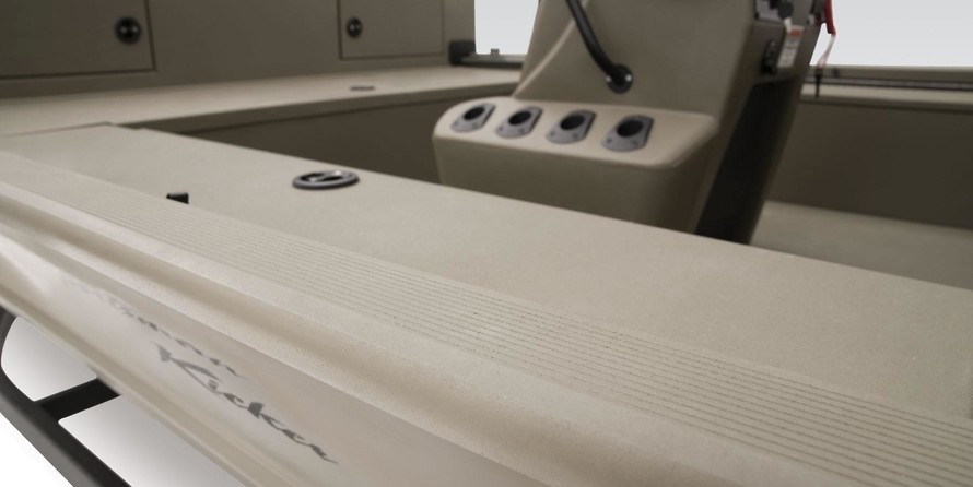 Tracker Grizzly 2072 CC Sportsman Kicker