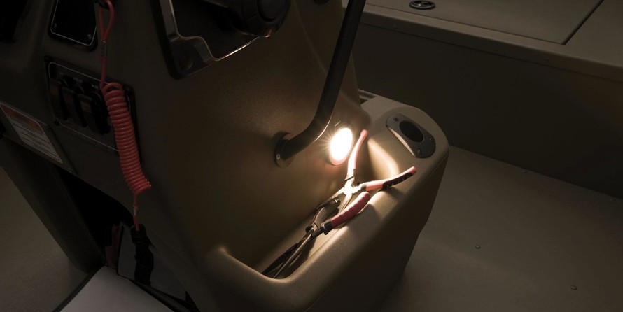 Tracker Grizzly 2072 CC Sportsman Kicker